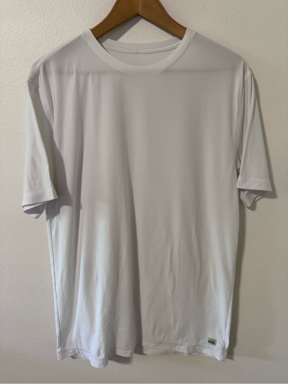 Vuori Strato Tech Tee White Short Sleeve Crew Athleisure Workout-Medium